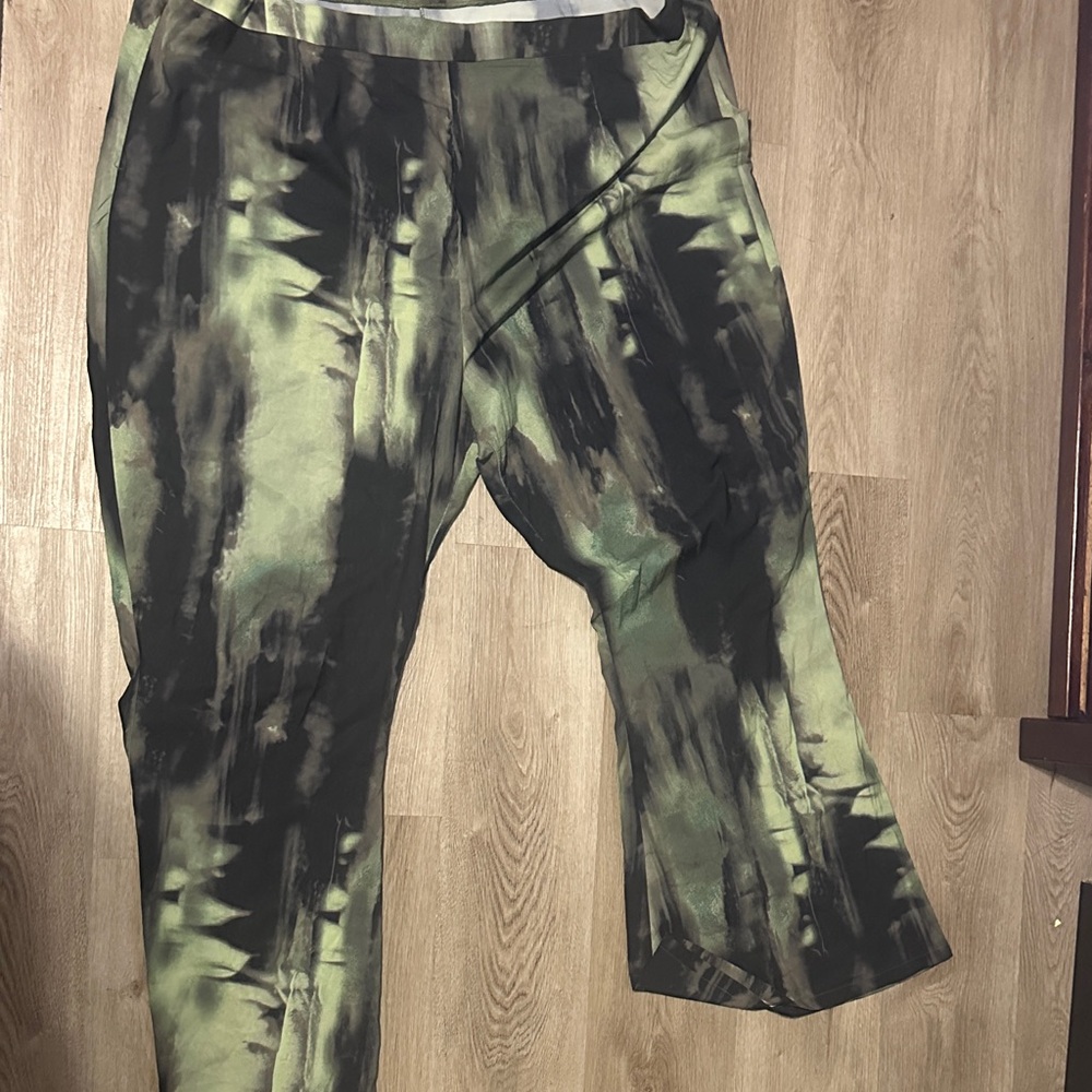 PrettyLittleThing Women’s  Black and Green pants suit
